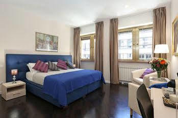 Suites Rome Affittacamere 4*