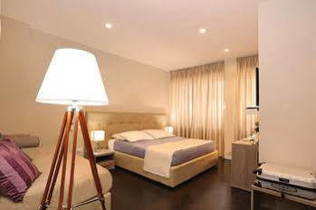 Suites Rome Affittacamere 4*