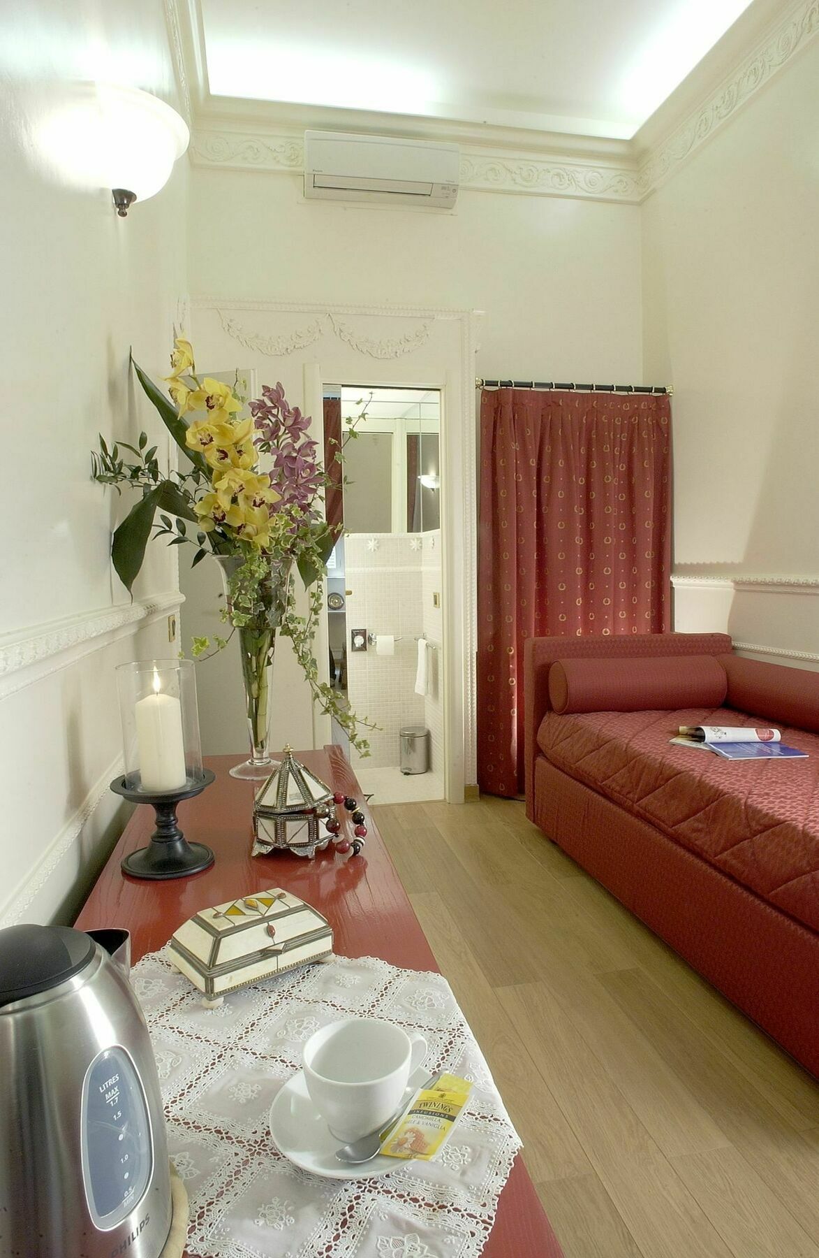 Suites Rome Affittacamere 4*